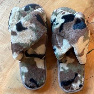 Never worn camouflage size 8 (40-41) slippers (super soft)